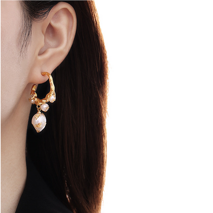 Pearls Earring - Gold